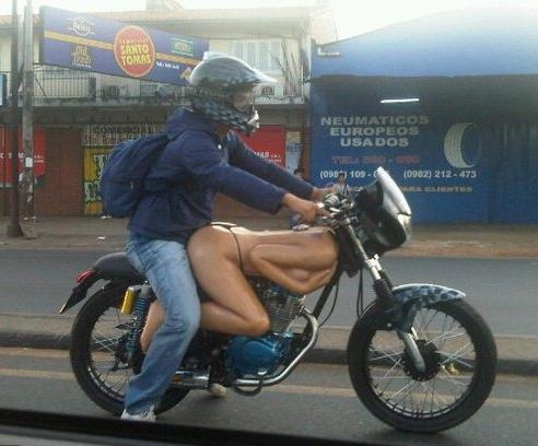 Folyamatosan tolja neki 🙂