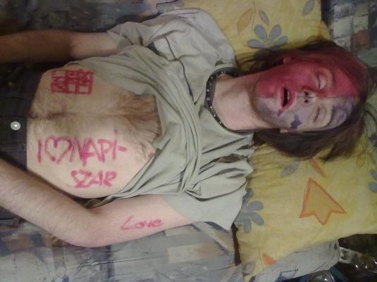 Miért ne aludj el, buliban . . .