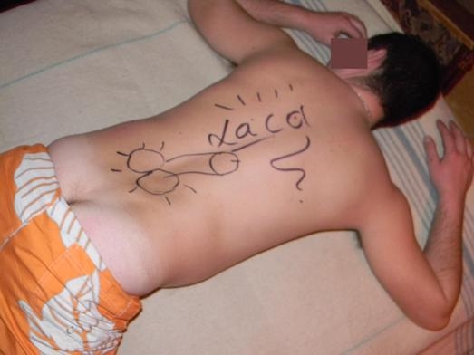 Így jár, aki elsőnek dől ki a buliban