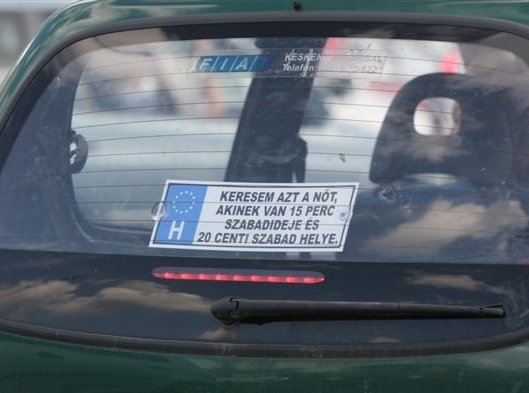 Jelenkezni a : 06-20-956 . . .