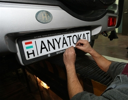 Lecseréltetné a kormány rendszámokat 🙁