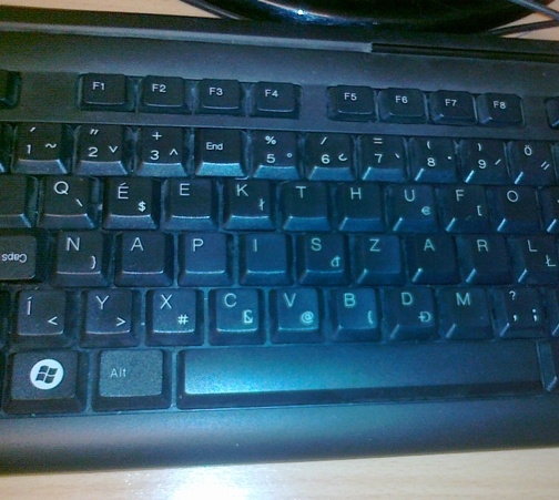 Van akinél, már külön sor vagyunk a billentyűzeten 🙂