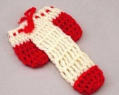 Kesztyű, lábtyű . . . pöcstyű !