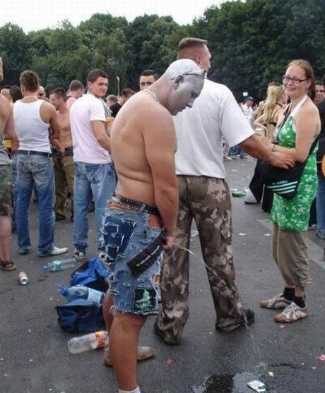 Nem szomjas a srác . . .