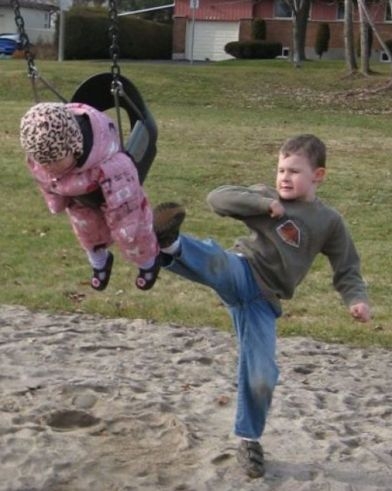 Vidd le légyszi a hugodat hintázni . . .