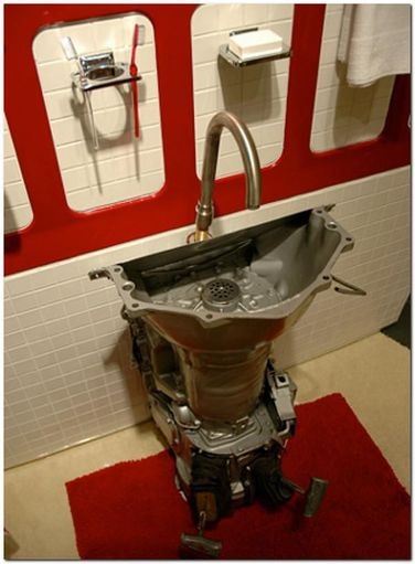 Egy vérbeli autószerelő . . .