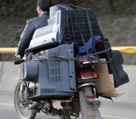 Eközben a kínai utakon