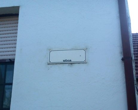 Szolnoki utca tábla 🙁