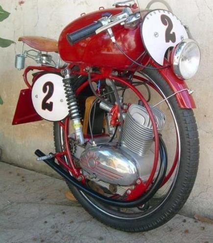 Ha van egy jó kis mocid, lesz csajod is ! :P