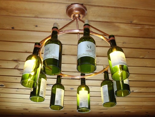 Egy igazi borásznál ilyen a csillár . . .