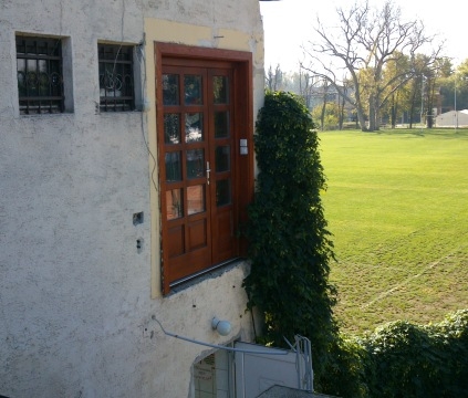 Eközben Esztergomban