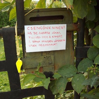 Csengő helyett . . .