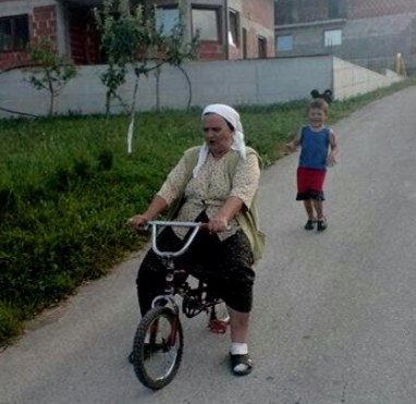 Csak elugrom apádért a kocsmába és már adom is vissza