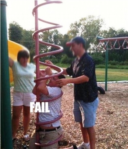 Apu a játszótéren . . .