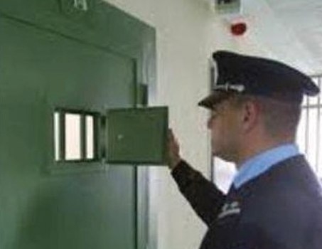 Eközben a sitten . . .