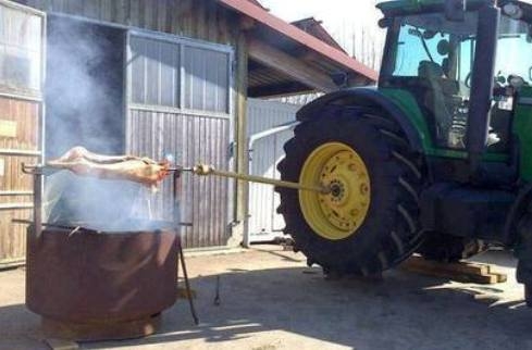 Eközben a tanyán . . .