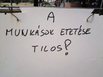 Eközben Pécsen . . .