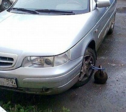 Lopásgátló - ő ebben hisz . .. 