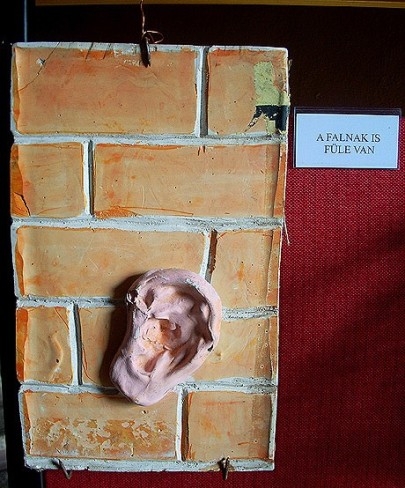 Vigyázz, mert itt . . .