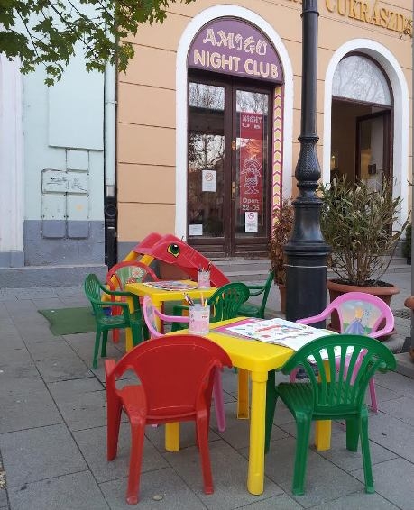 Eközben Székesfehérváron . . .