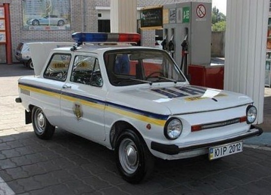 A háta mögött csak úgy hívják . . .