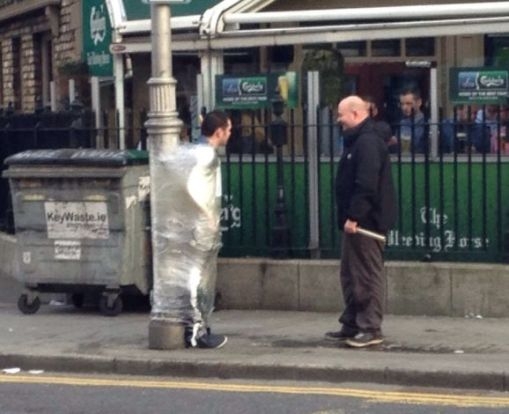 Kicsit megtréfálták a haverok