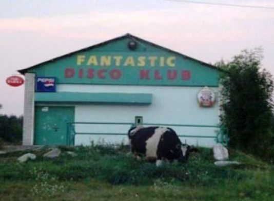 Még folyik a tereprendezés . . .