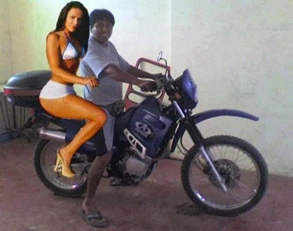 Na, hogy tetszik az új csajom?