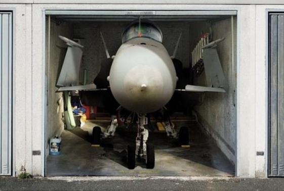 Napi megtévesztő - garázsajtó matrica