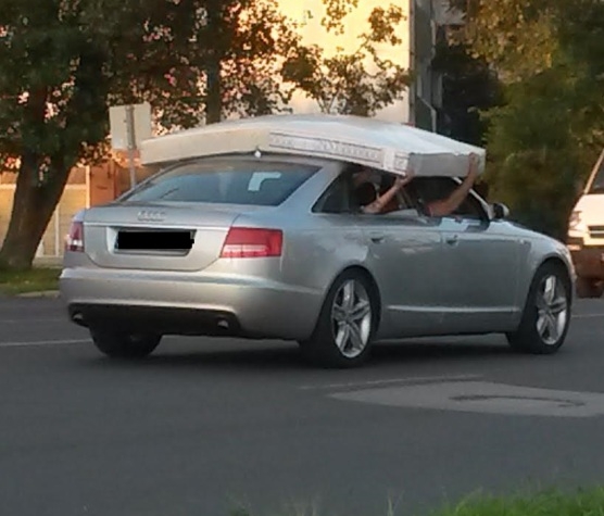 Eközben Szögödön