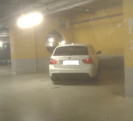 Így parkol egy igazi bunkó