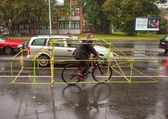 Ő így védekezik . . 