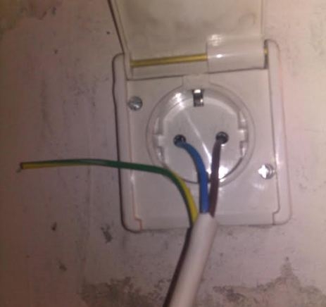 Itt vót a villanyszerelő...