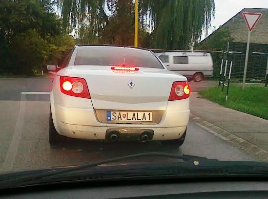 Vicces rendszám Győrben