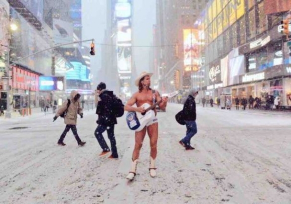 Eközben New Yorkban