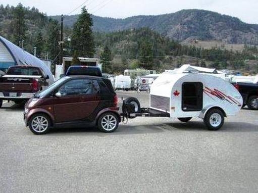 Kis autó kis lakókocsi