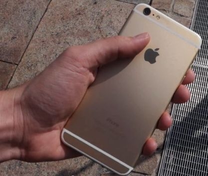 Jééé, egy alma - gondolta Rostás Sztívdzsobsz