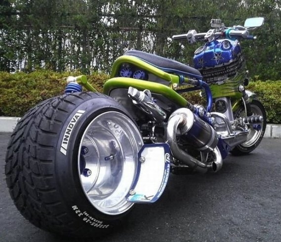 Csak egy feltuningolt japán robogó