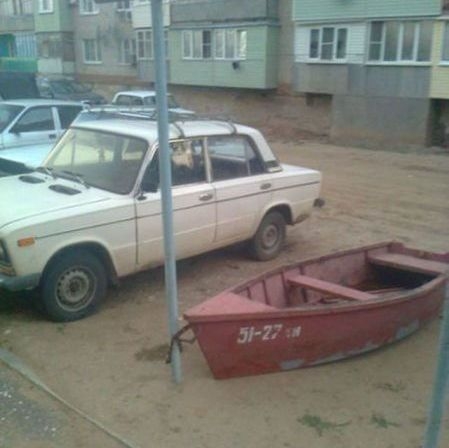 Eközben egy orosz lakótelepen