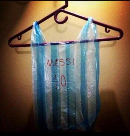Messi mez eladó