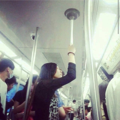 Eközben a metrón...