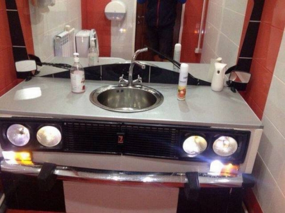  A szocializmus álomautója beköltözött a fürdőszobába