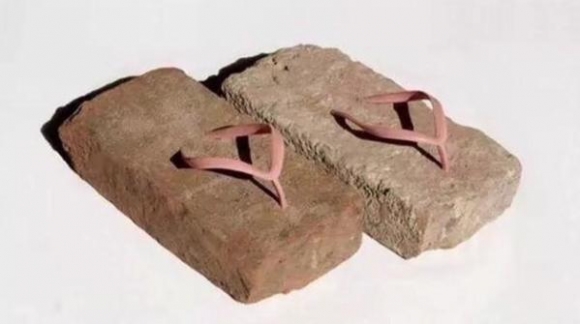 A felső szomszéd papucsa