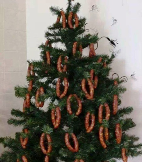 Nem olcsók manapság a karácsonyfa díszek...