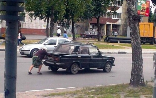 Rakd már be sebességbe apjuk!