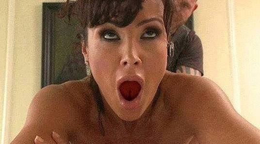 Arcod, amikor van egy pattanás a hátadon...