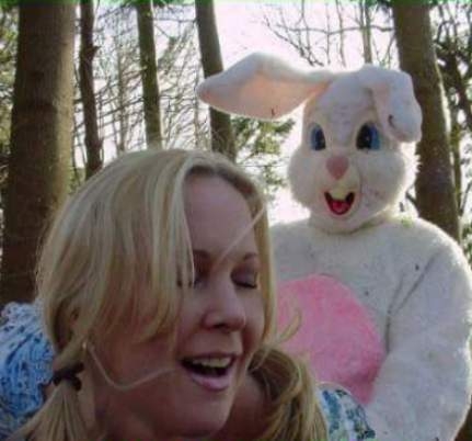 Zöld erdőben járt a nyuszi, ott gugolt a fűben Juci