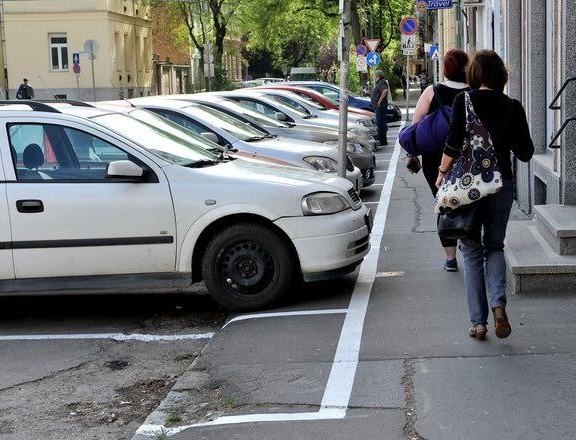 Így bővítik a parkolóhelyeket Szegeden 😮