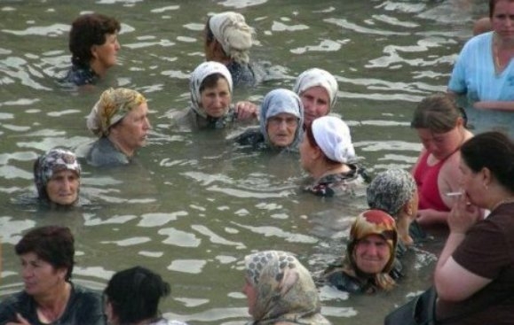 Edzést tart a mátészalkai, női vízilabda csapat