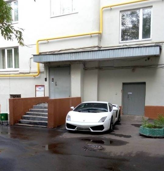 A lakótelep császára